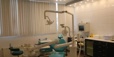 Стоматологический центр Ф-дент на Российской улице фотография 6